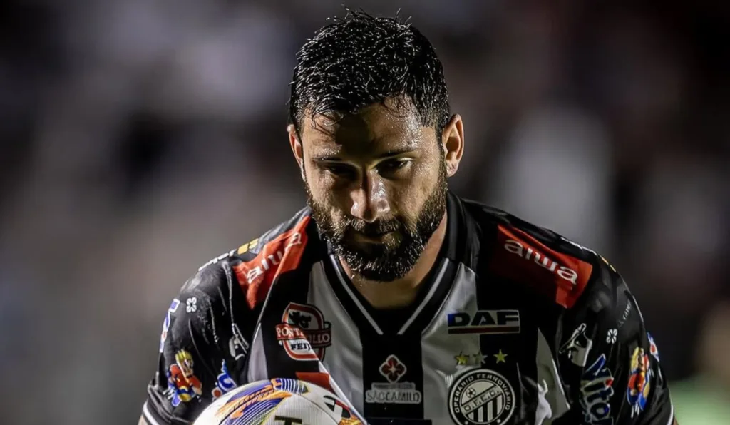 O camisa 10 do Operário é quem domina o meio campo (Foto: Instagram / @boschilia)