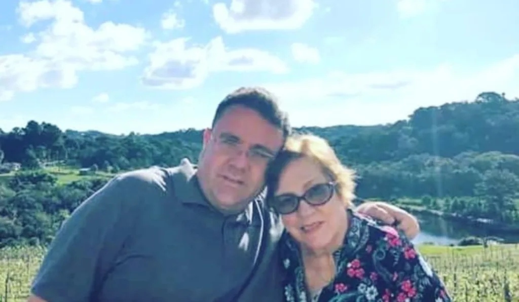 Cristiano Luiz Freitas e a mãe