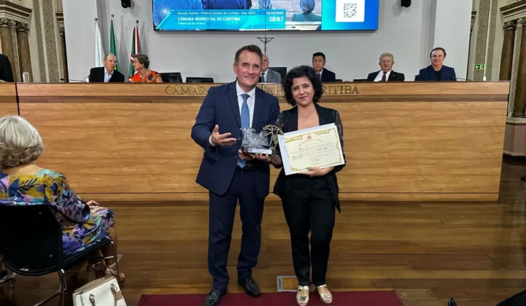 Mariana Martins recebe Prêmio Cidade de Curitiba pelos serviços prestados à capital paranaense