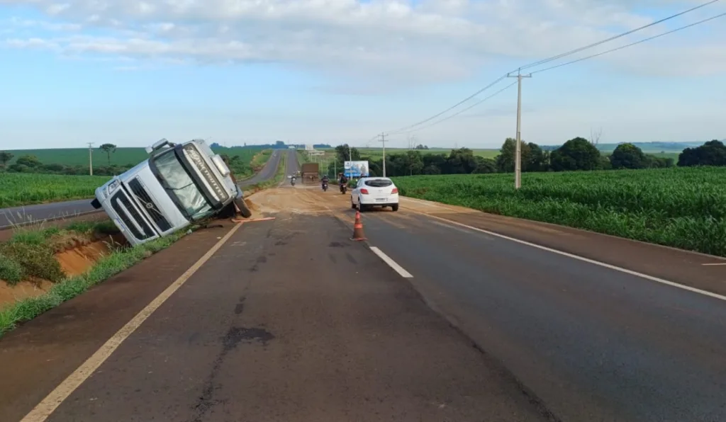 motorista é esmagado pelo próprio caminhão na BR-163