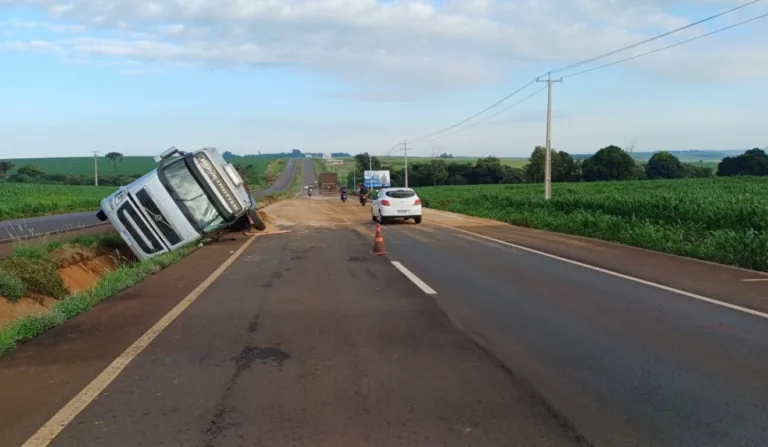 motorista é esmagado pelo próprio caminhão na BR-163