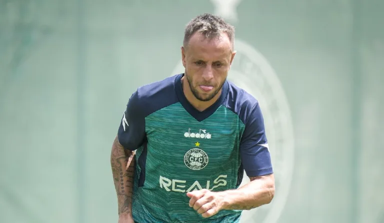 Rafinha em treino do Coritiba no CT da Graciosa