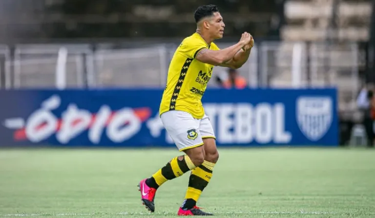 Rodrigo Ferreira, lateral do São Bernardo, interessa ao Athletico