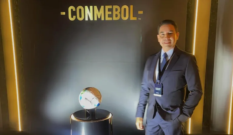 Paulo Folster participou do sorteio da Sulamericana na sede da Conmebol