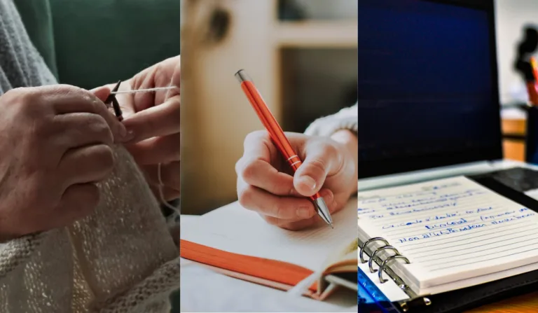 A imagem contém na esquerda uma pessoa tricotando, no centro uma mão segura uma caneta e à direita um caderno com anotações e datas.