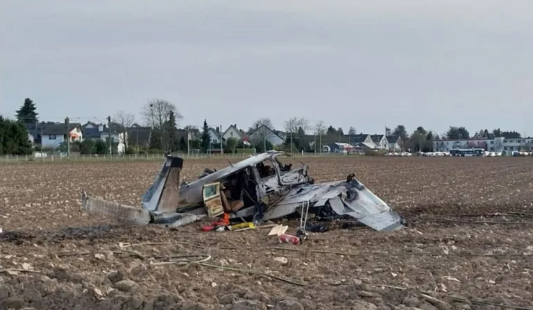 Piloto de avião morre após aeronave cair e explodir; filha de 6 anos estava no voo