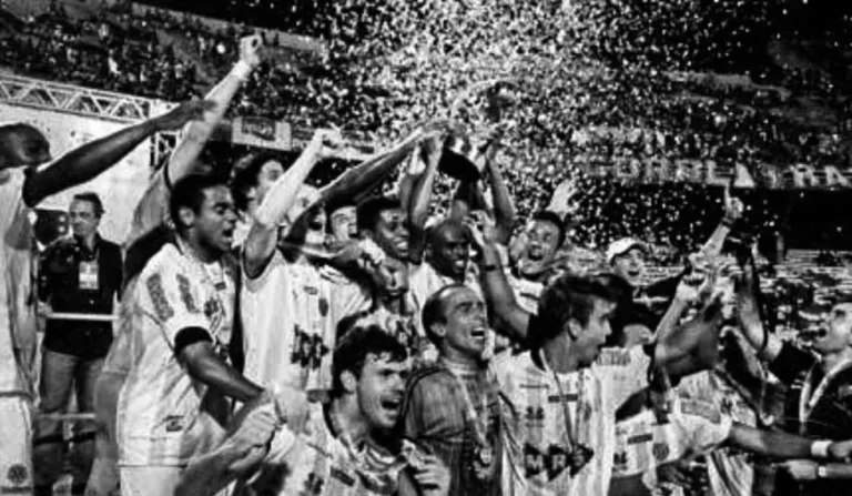 Tupi no título de 2011. (Foto: Instagram / Tupi Foot Ball Club)