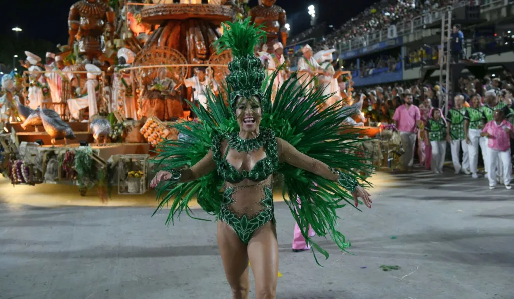 1º dia do desfile de Carnaval 2025 no Rio de Janeiro