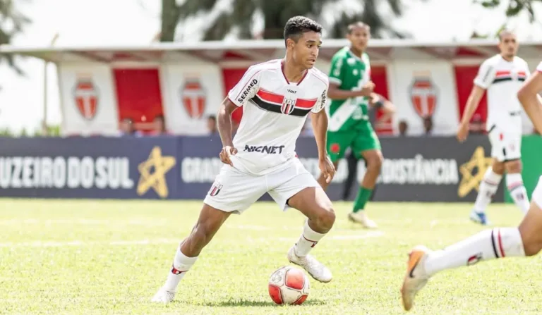 Pedro Severino, filho de Lucas, ex-jogador do Athletico