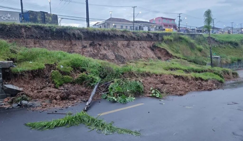 deslizamento de terra em Almirante Tamandaré
