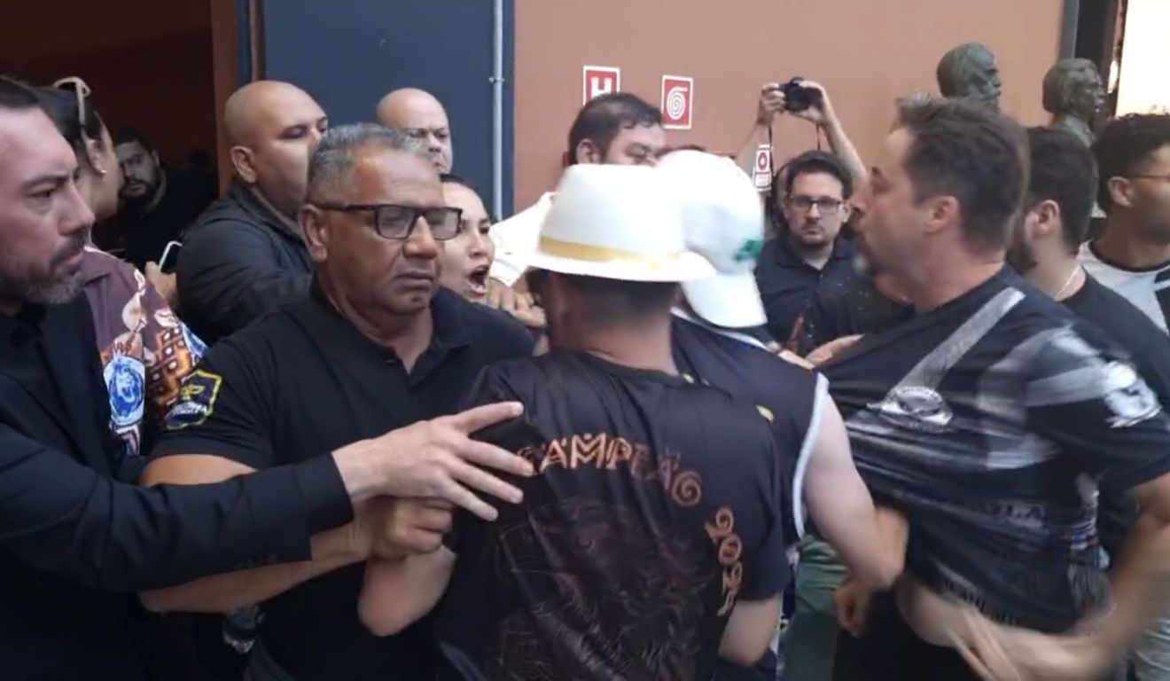 Carnaval 2025 de Curitiba foi marcado por confusão e título da Mocidade Azul