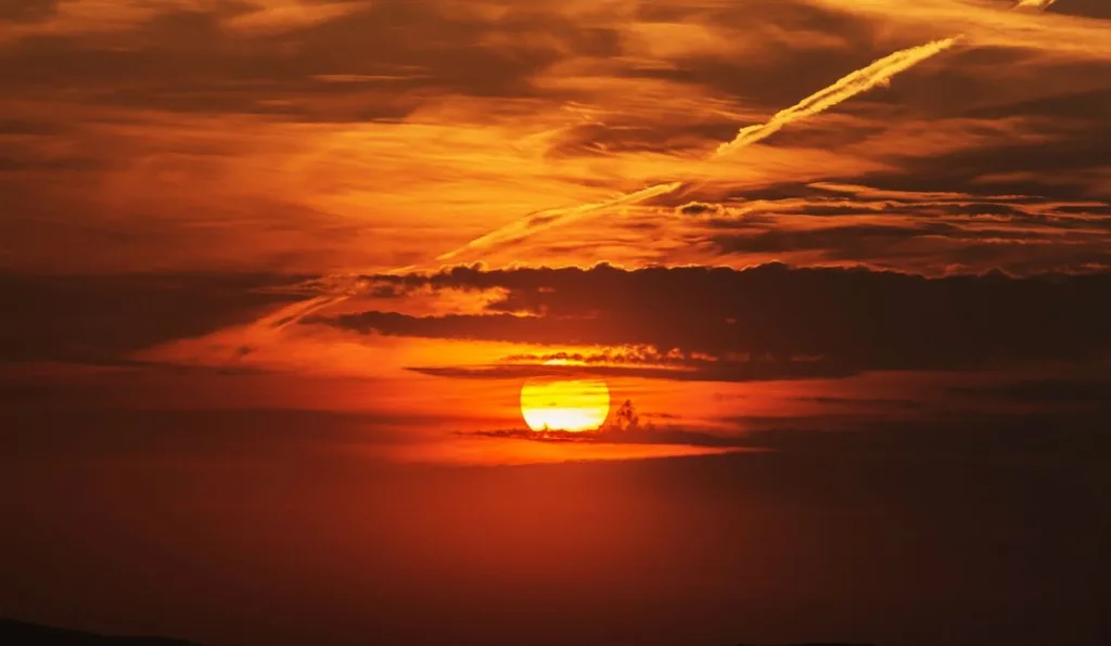 Tempo no Paraná: Sol volta a aparecer mas PR continua com previsão de chuva; veja quando