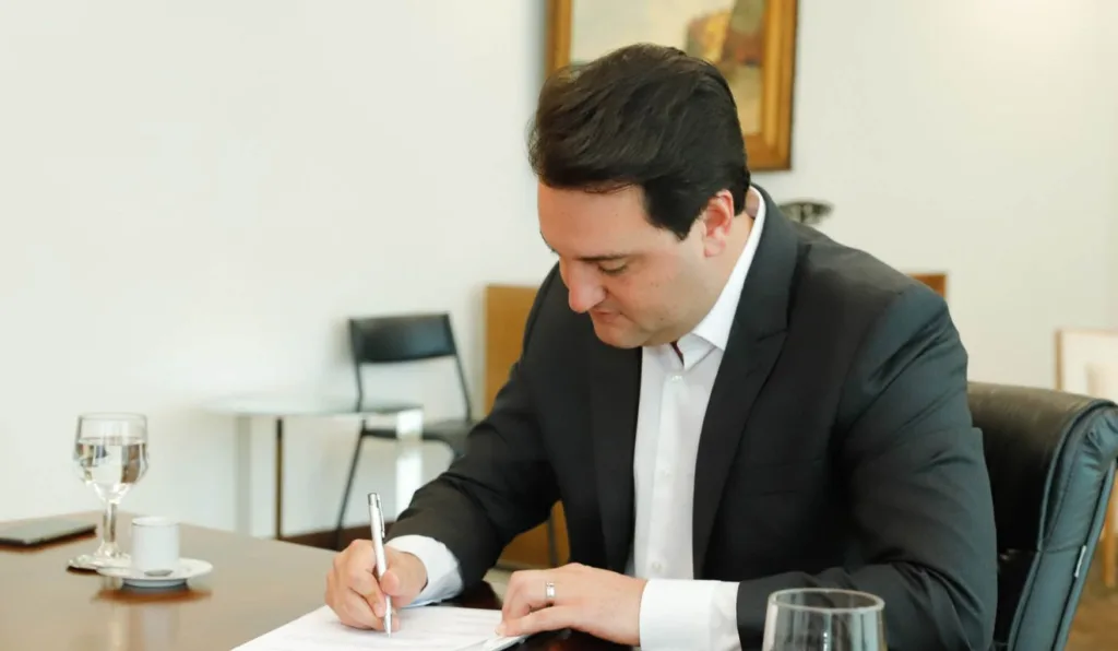 Ratinho Jr. anuncia Marcio Nunes e Luizão Goulart como novos secretários