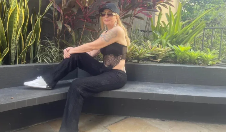 atriz Isis de Oliveira