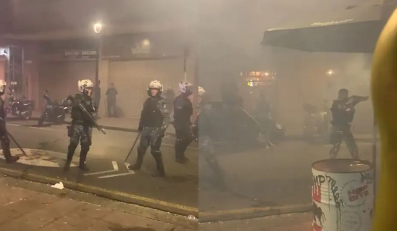 A celebração de milhares de pessoas no Centro de Curitiba pela premiação do filme Ainda Estou Aqui no Oscar 2025 terminou em violência policial na madrugada desta segunda-feira (3). Vídeos nas redes sociais mostram a ação ostensiva da Guarda Municipal de Curitiba e da Polícia Militar do Paraná (PM-PR).