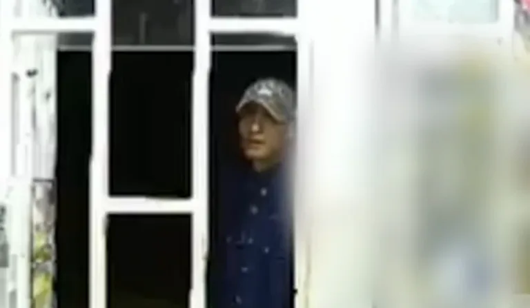 Câmeras de segurança do estabelecimento mostrando o suspeito.