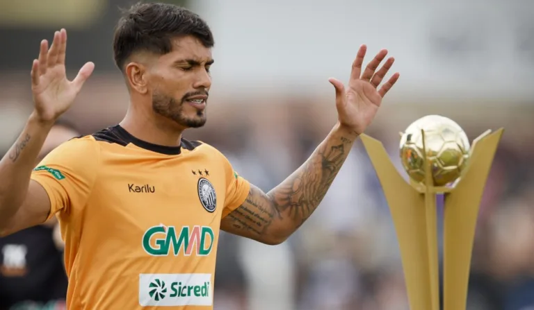 Jogador do Operário antes da finalíssima com o Maringá.