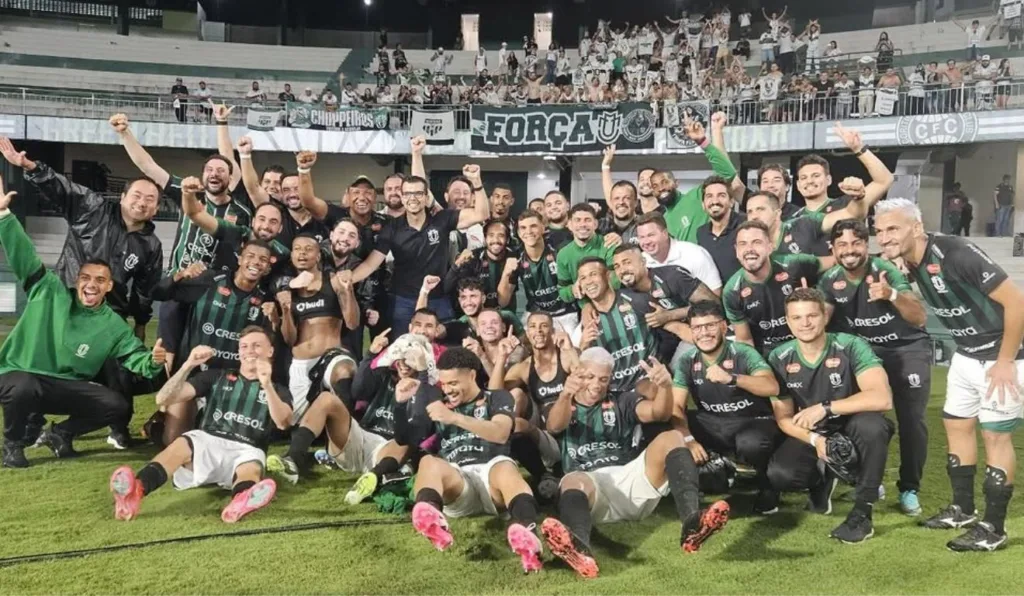 Equipe do Maringá festeja classificação