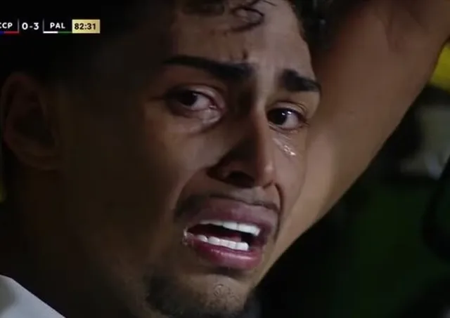 Jogador Luighi, do Palmeiras, chora após sofrer racismo na Liberttadores sub-20.
