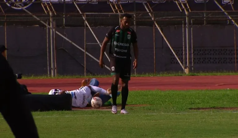 Lance aconteceu logo no primeiro minuto da decisão. (Foto: RICtv/ Reprodução)