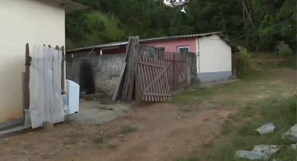 Casa de Maicol e do vizinho que também será investigado