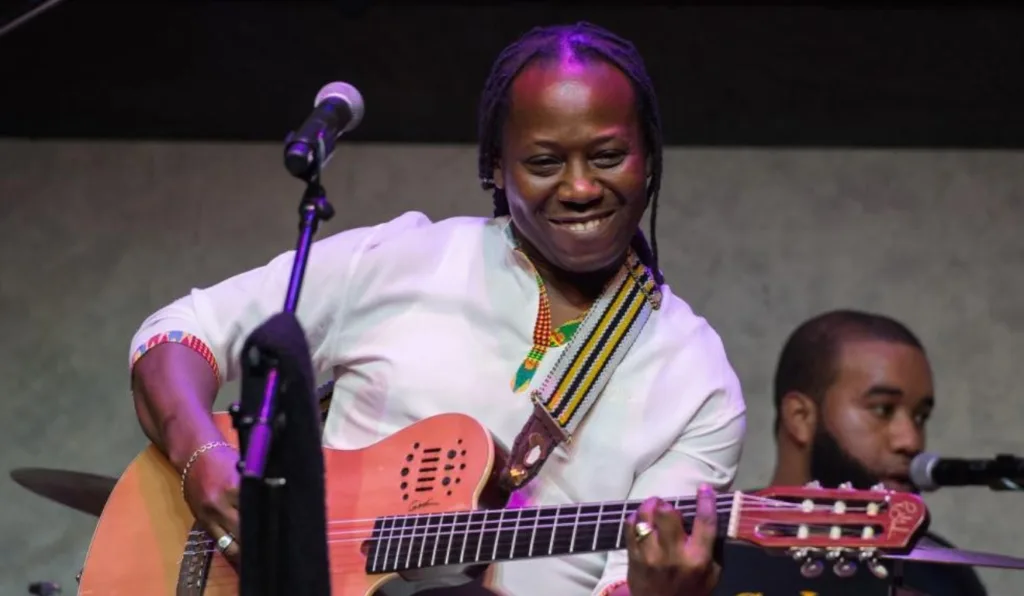 Aurelio Martínez, cantor hondurenho morto em acidente de avião