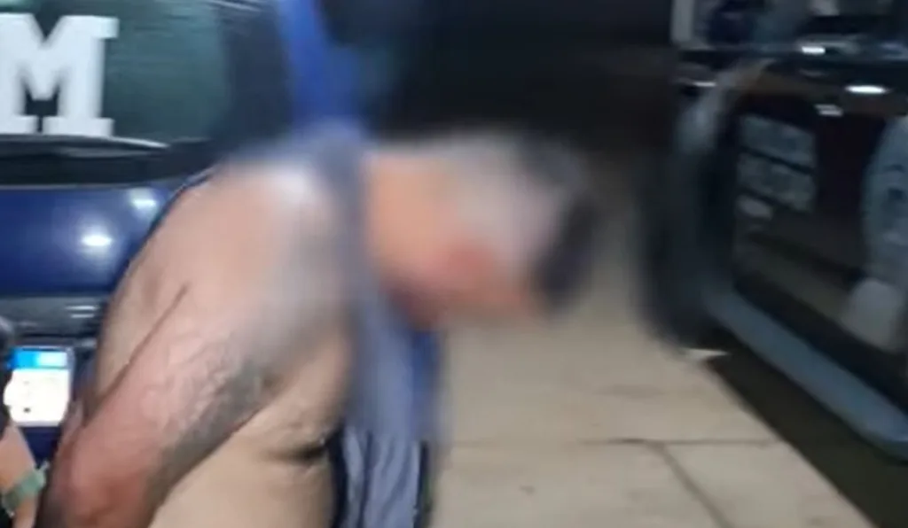 homem preso por esfaquear ex-namorada grávida