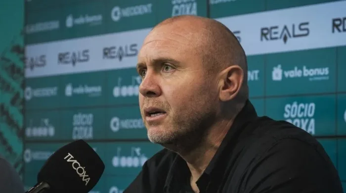 Mozart, técnico do Coritiba.