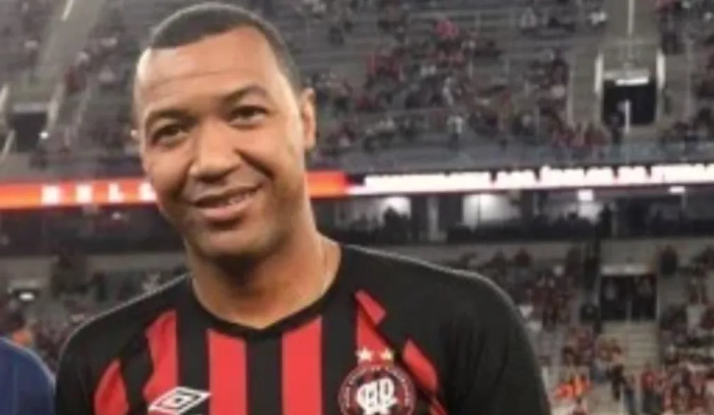 Lucas, ex-atacante do Athletico.