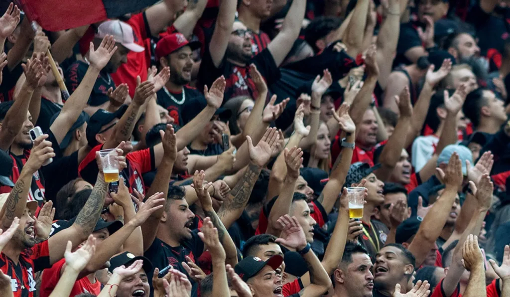 Torcida do Athletico na Ligga Arena