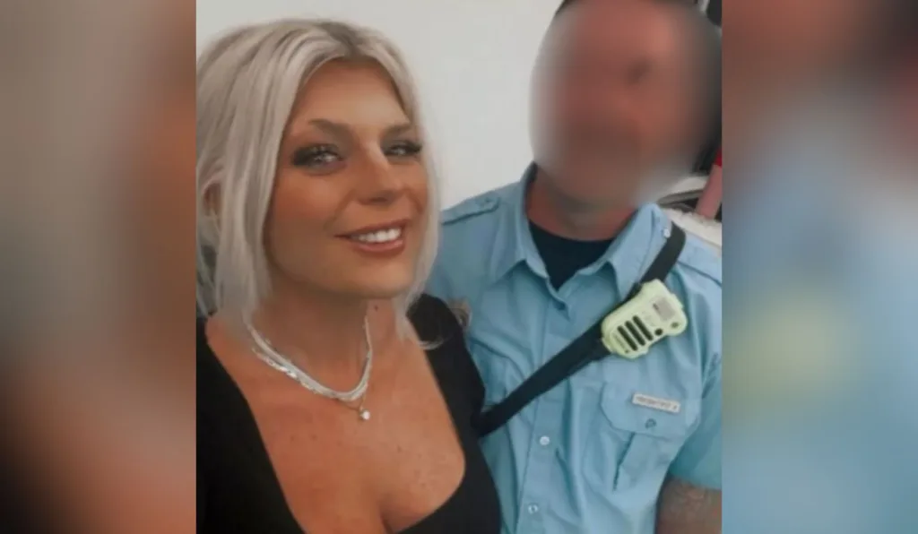 mulher loira e homem