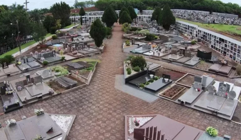 Criminosos armados assaltam velório em cemitério no Paraná e fogem