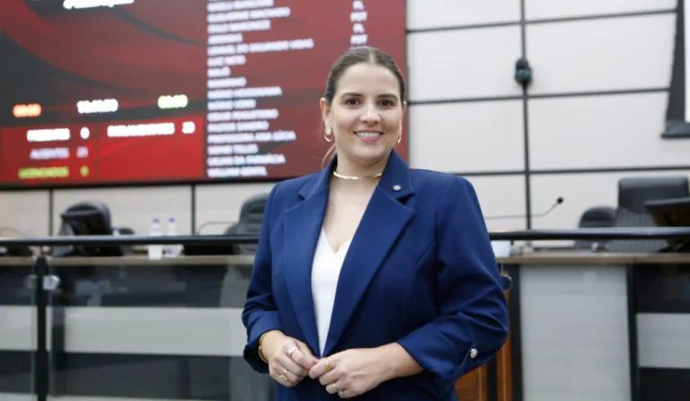 Majô Capdeboscq (PP) assume a presidência da Câmara de Maringá para o biênio 25/26