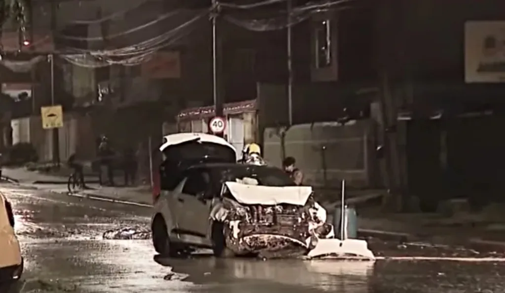carro de motorista que causou acidente com duas mortes quando disputava um racha na VIla Fanny