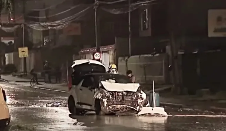carro de motorista que causou acidente com duas mortes quando disputava um racha na VIla Fanny