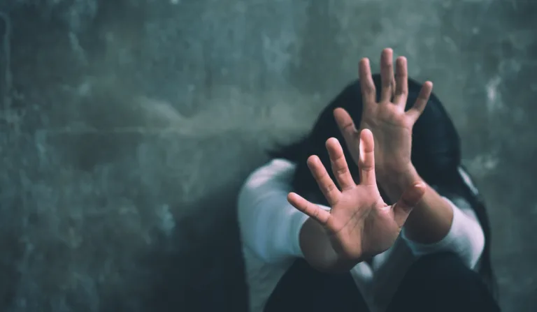 Adolescente é drogada, sequestrada e estuprada por 23 anos