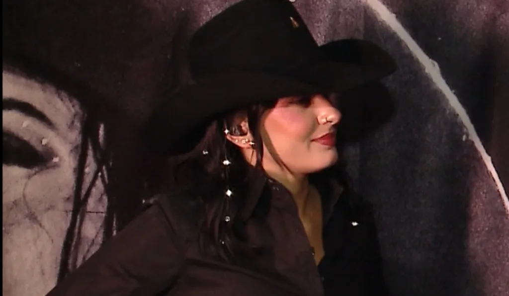 Ana Castela garante que está solteira durante show em São José dos Pinhais