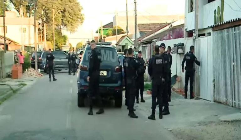 Denúncias anônimas levaram a equipe da Guarda Municipal até o imóvel (Foto: Reprodução/RICtv)
