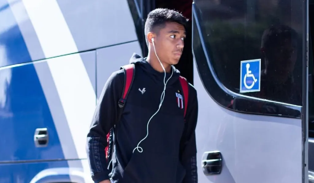 Pedro Severino, jogador filho de Lucas, ex-Athletico