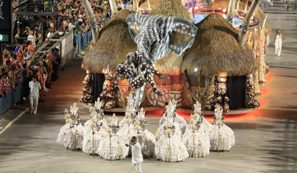 1º dia do desfile de Carnaval 2025 no Rio de Janeiro