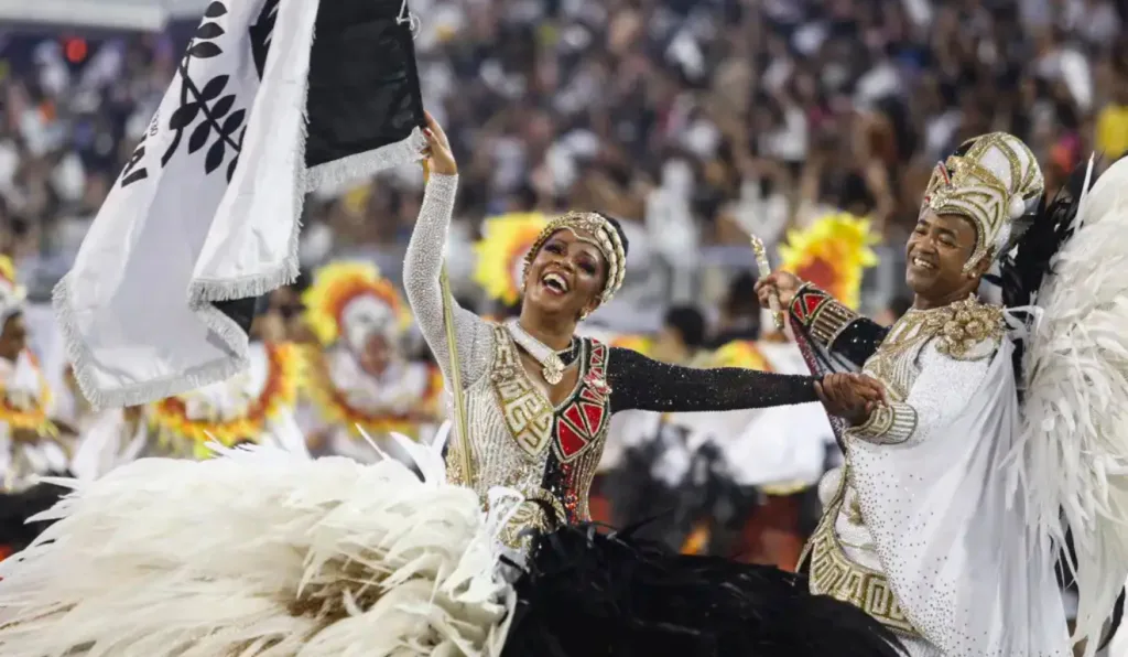 Escola Vai Vai se apresentando.