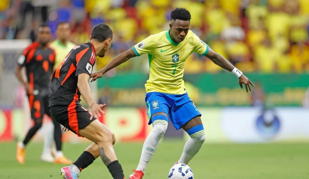 Vinícius Júnior em Brasil x Colômbia