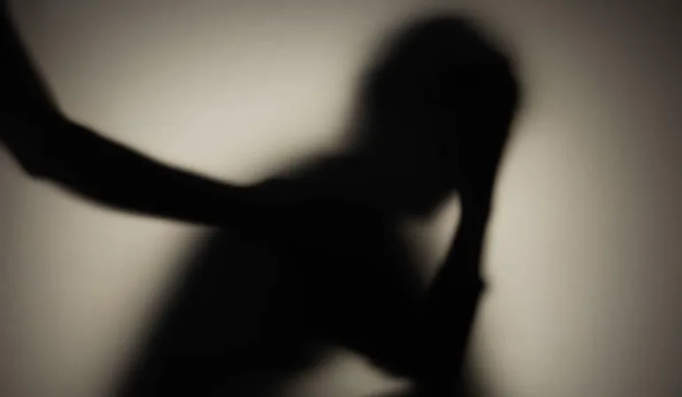 pai obriga filho a abusar da irmã