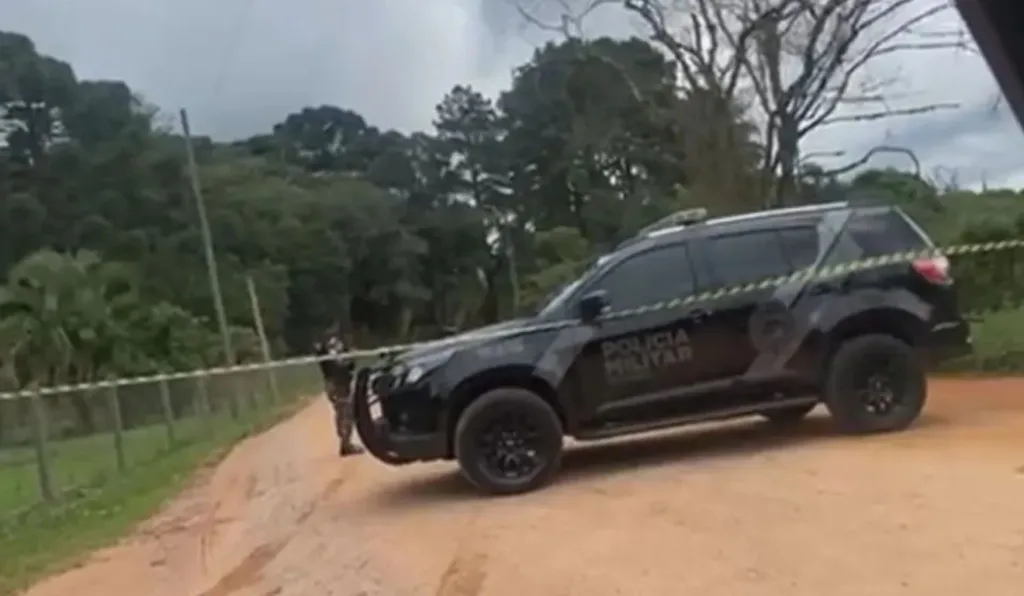 Homem que fugia em caminhonete roubada é morto em troca de tiros com a PM