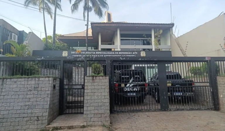 Animal estava morto e tinha sinais de desidratação quando foi encontrado pelos policiais. (Foto: Divulgação/PCMS)