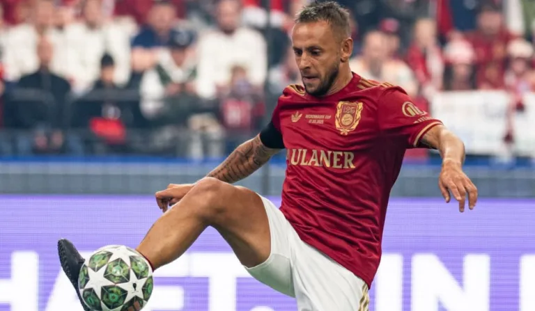 Rafinha atuando pelas lendas do Bayern