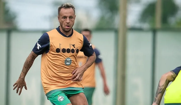 Rafinha, lateral do Coritiba.