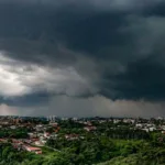 Vista de temporal em Curitiba.
