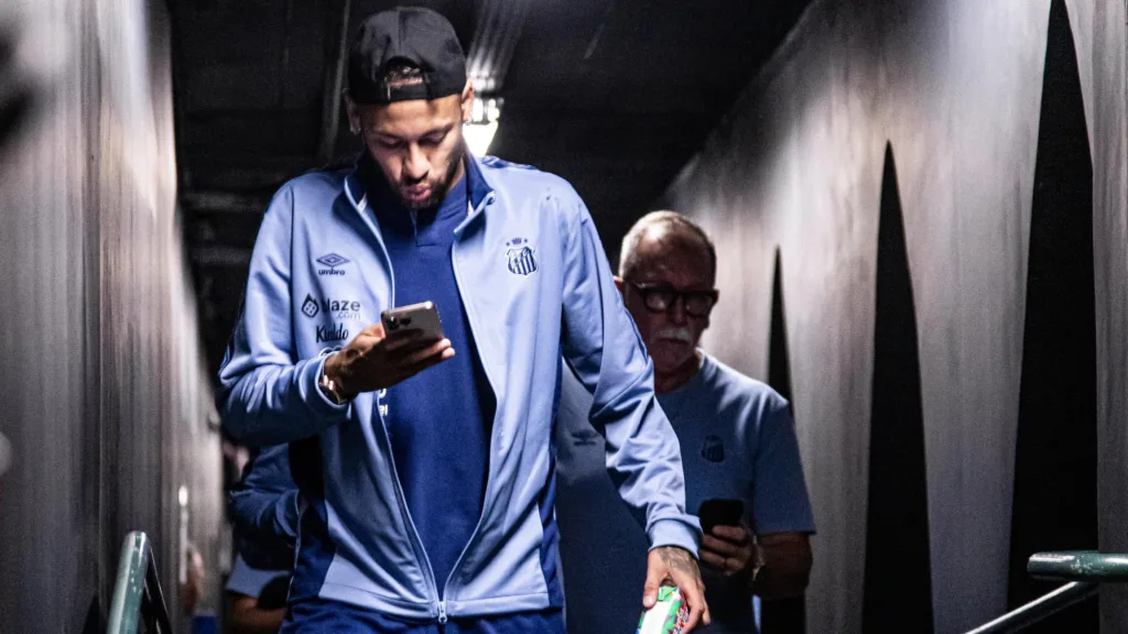 Neymar chegando para Coritiba x Santos.