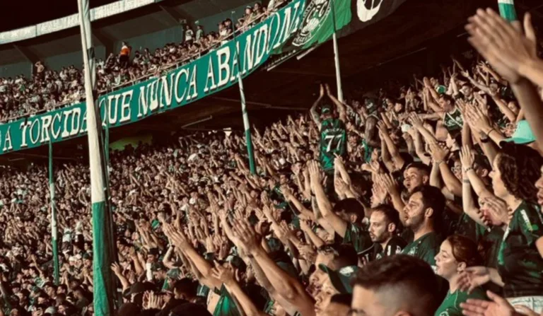 Torcida do Coritiba no Couto Pereira
